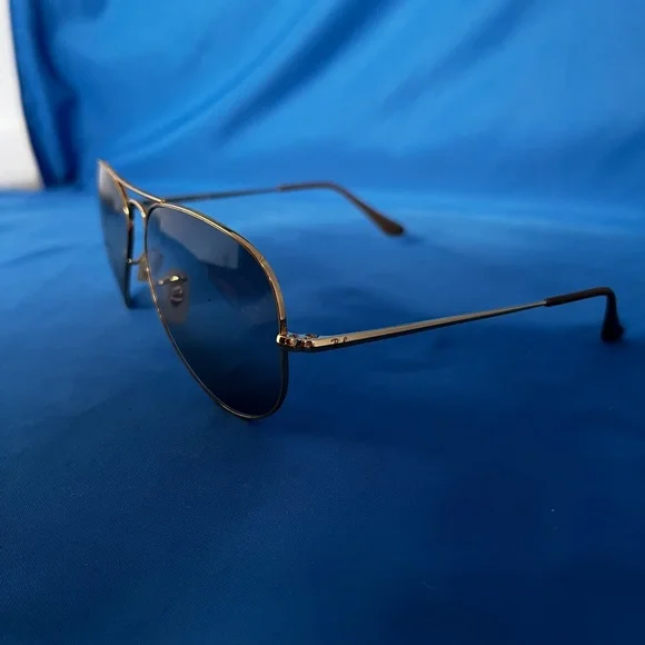 Ray-Ban Gold and Black Aviator Sunglasses - Picture 4 of 7